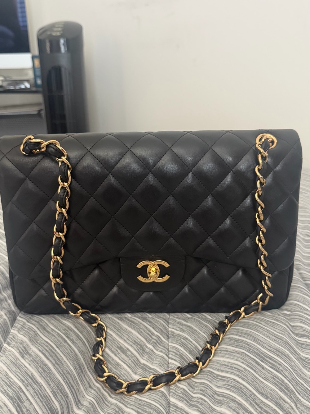 CHANEL Black Quilted Lambskin Shoulder Bag with Gold Chain - Picture 1 of 7
